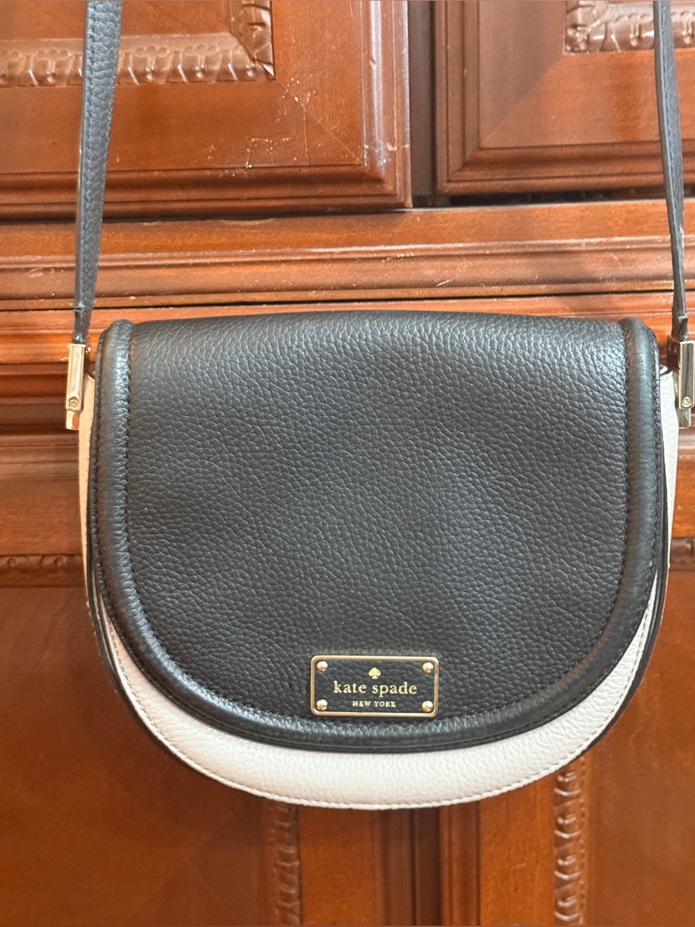 Kate Spade Black & Taupe
Two-Tone Leather cross body
Saddle Bag In EUC - Picture 5 of 14
